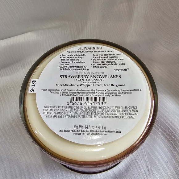Bath & Body Works Strawberry Snowflakes 3 Wick Candle RARE - Picture 5 of 6